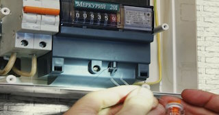 Скрытая проводка в деревянном доме в Мончегорске от 1574 рублей - профессиональный монтаж